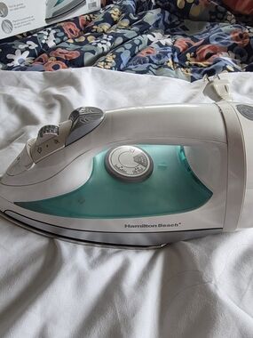 Hamilton Beach White & Teal Steam Iron